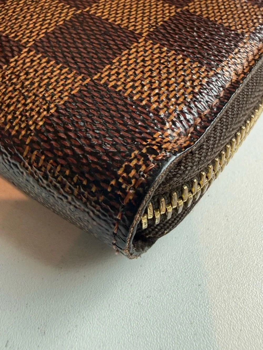 Louis Vuitton ‘Zippy Wallet in Damier Ebene’